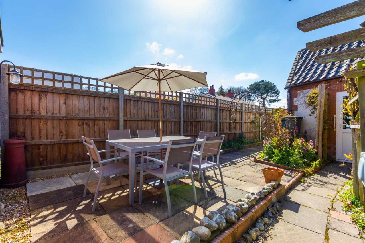 Host & Stay - St Joseph'S Cottage West Runton Exteriör bild